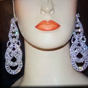 CRYSTAL DROP EARRINGS